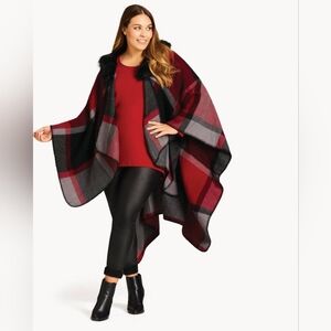 NEW NWOT Avenue Plus Size One Size Poncho With Fur Collar